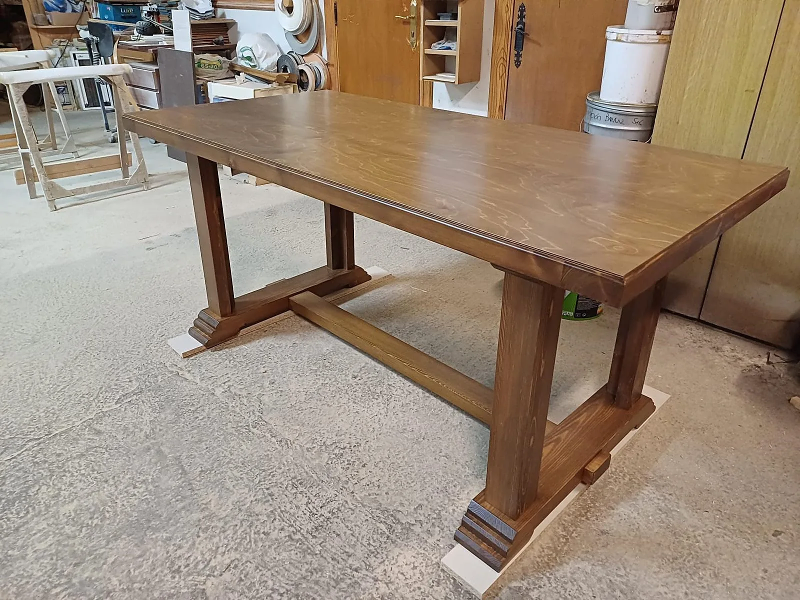 Mesa de comedor de madera maciza a medida