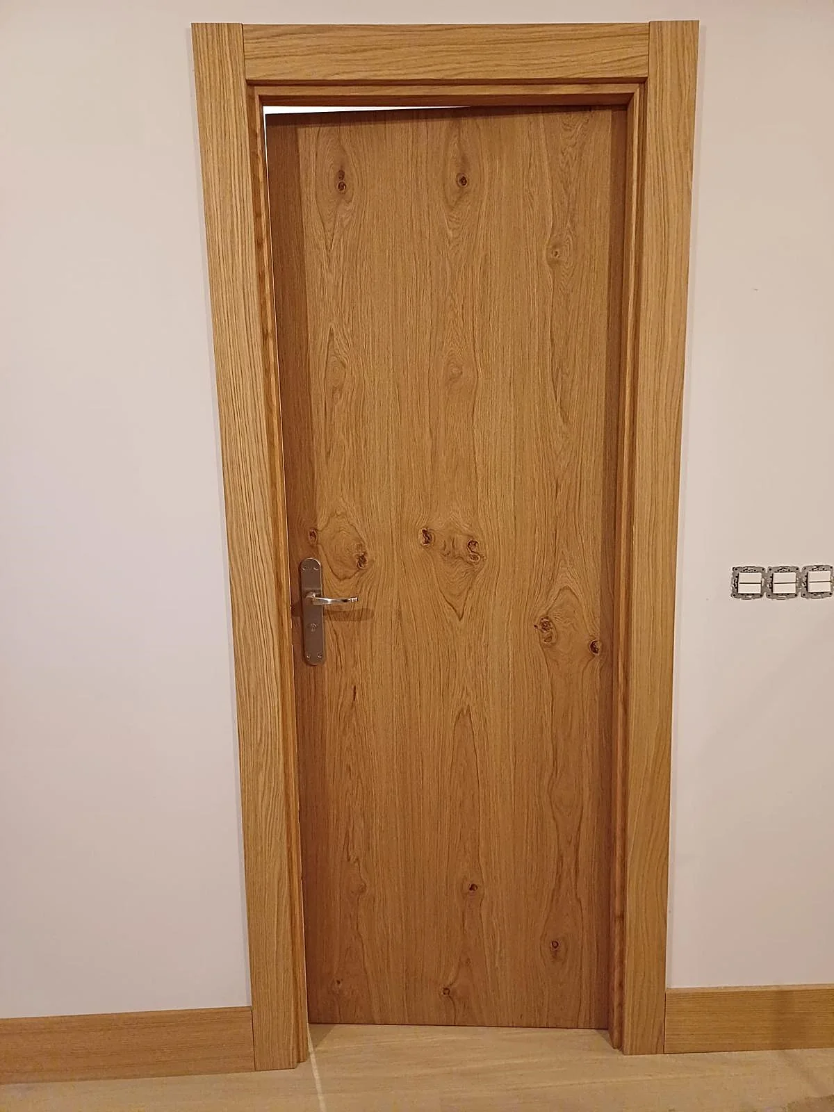 Puerta interior de madera